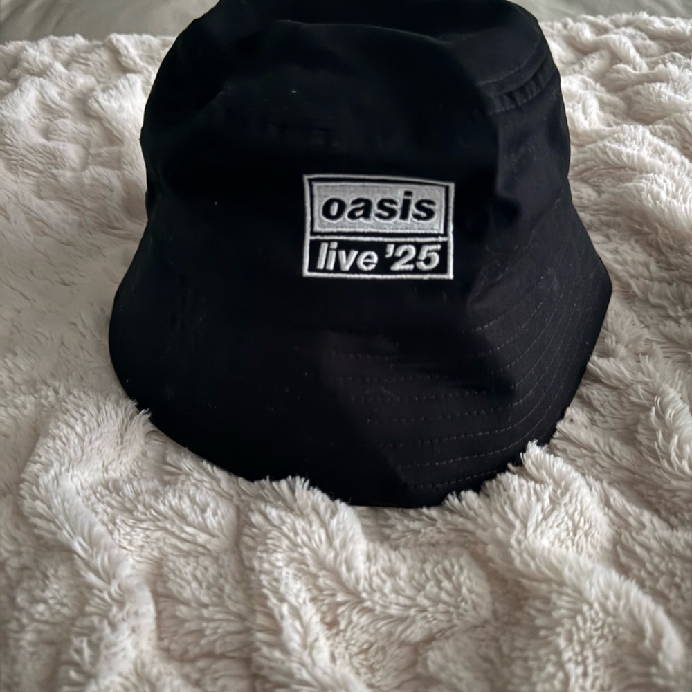 Oasis Black Live '25 Tour Bucket Hat